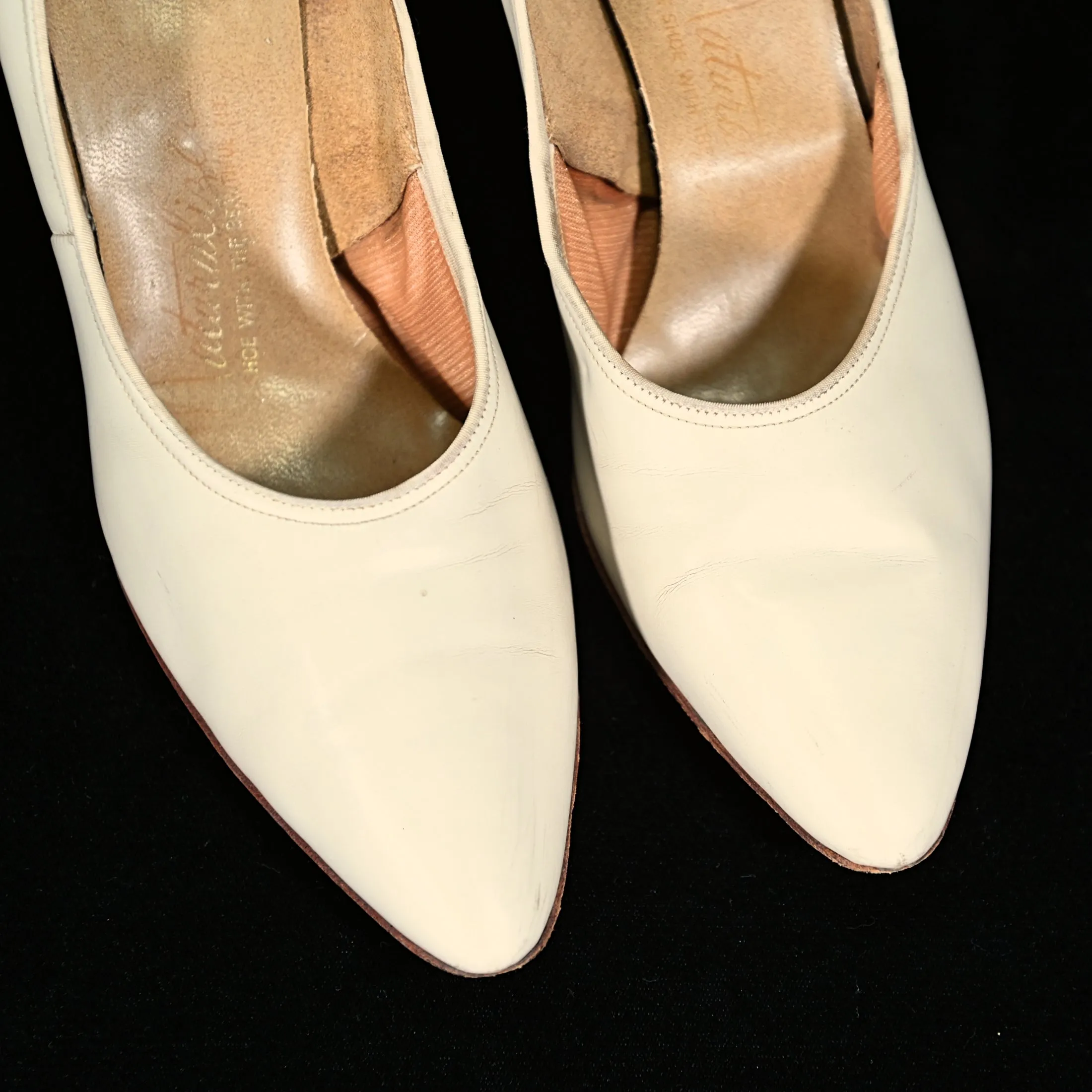 SOLD Vintage 60s Cream Kitten Heel Pumps, Naturalizer 7 1/2 AA (narrow)